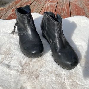 Black Dansko wedge ankle boots. EU size 40.